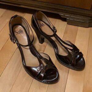 Sofft Burgundy Patent Leather T-Strap Heels Size 10